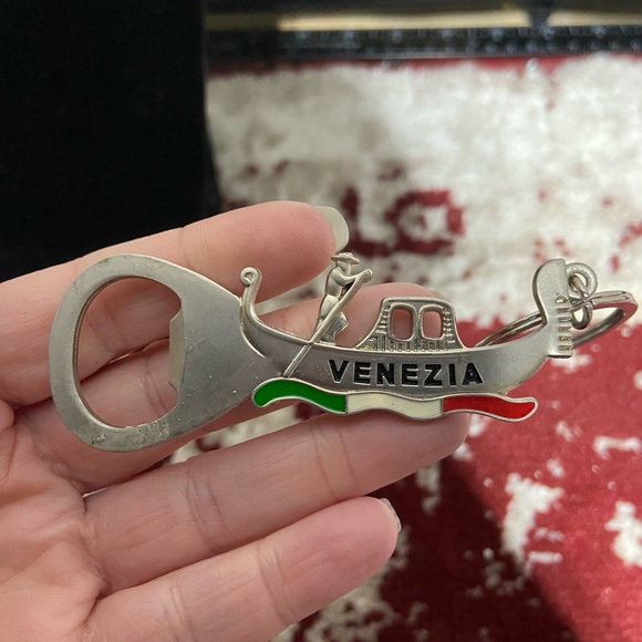 Venice Gondola Keyring With Bottle Opener. Unisex - Picture 4 of 4